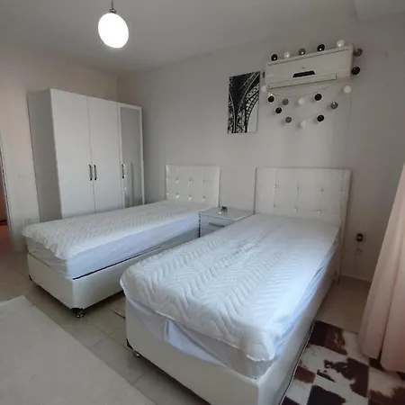 Emerald Park Apartment *