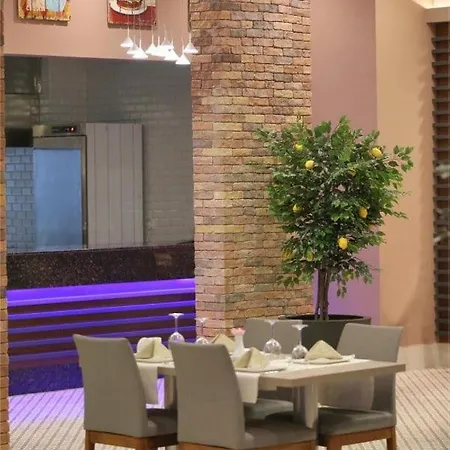 Emerald Park Apartment *